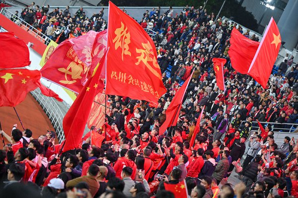 年青才俊露出,职业联赛回暖,中国足球在2025年看见触底反弹的朝阳